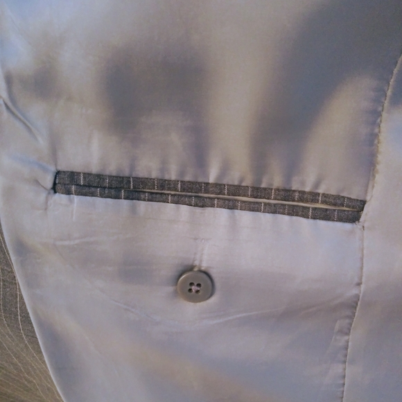 Saks Fifth Ave 2 Piece Anti-Wrinkle Grey Striped Suit 40L - Picture 6 of 10
